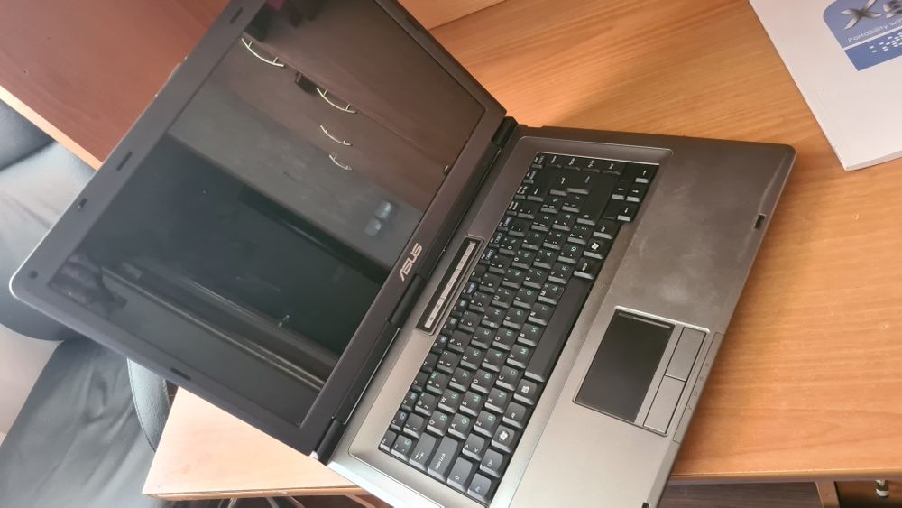 Продам ноутбук на запчасти