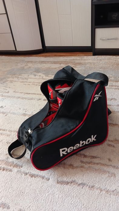 Коньки с чехлом.