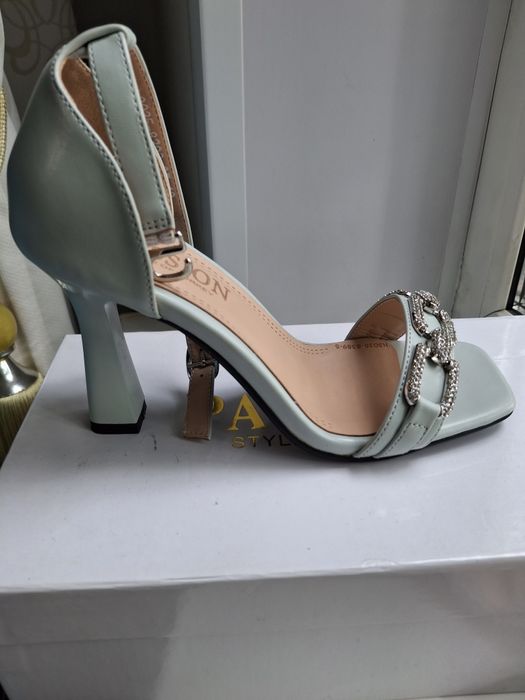 Продам босоножки  летние