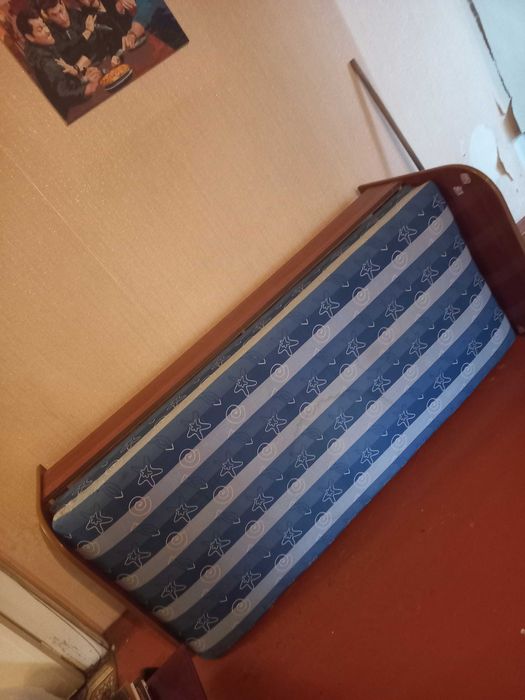 Продам кровать полуторка