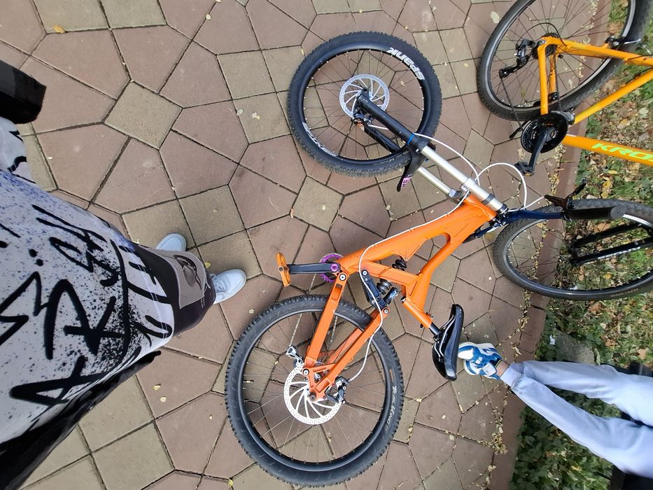 Bicicletă Downhill