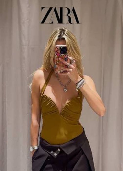 Оливкового цвета боди от Zara