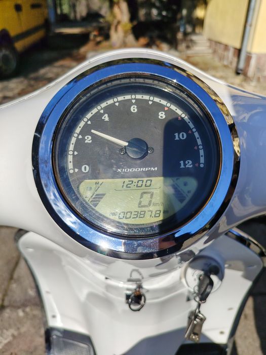 Скутер 125 кубика /регистриран/