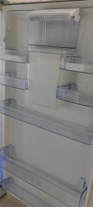 Frigider BEKO No frost gri perlat