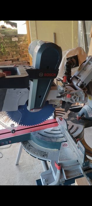 Изтеглящ циркуляр с герунг Bosch GCM 12 GDL, 2000 W, 305 мм, с лазер
