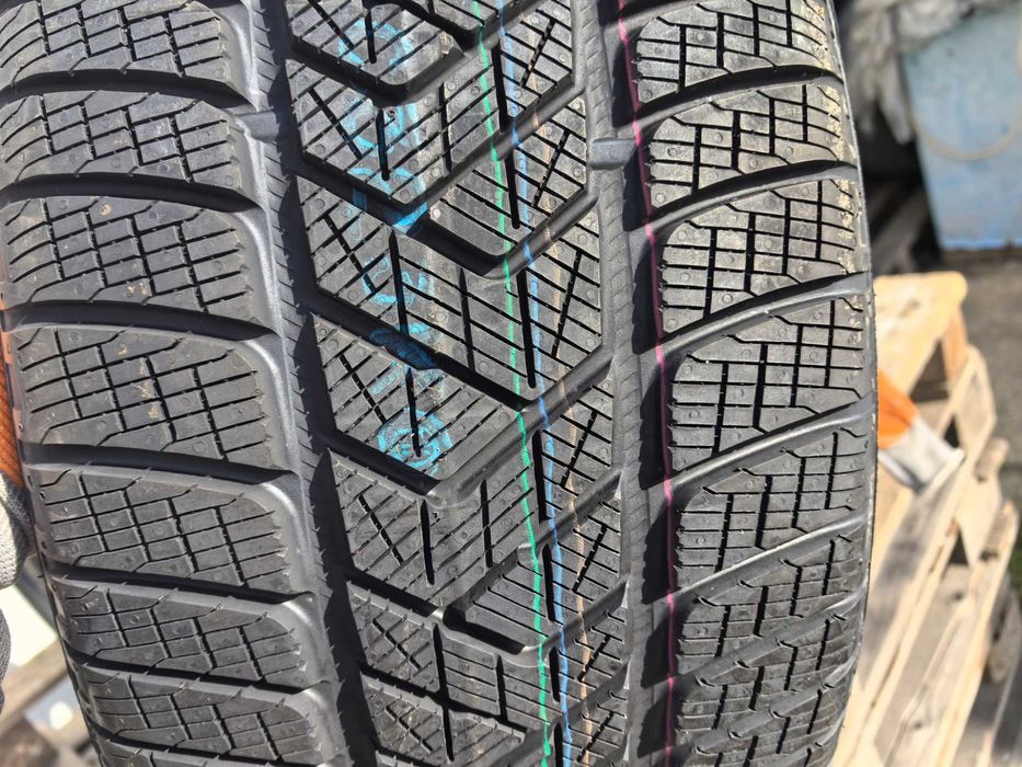 255/40/21 Пирели ДОТ 2020 г - Чисто Нови