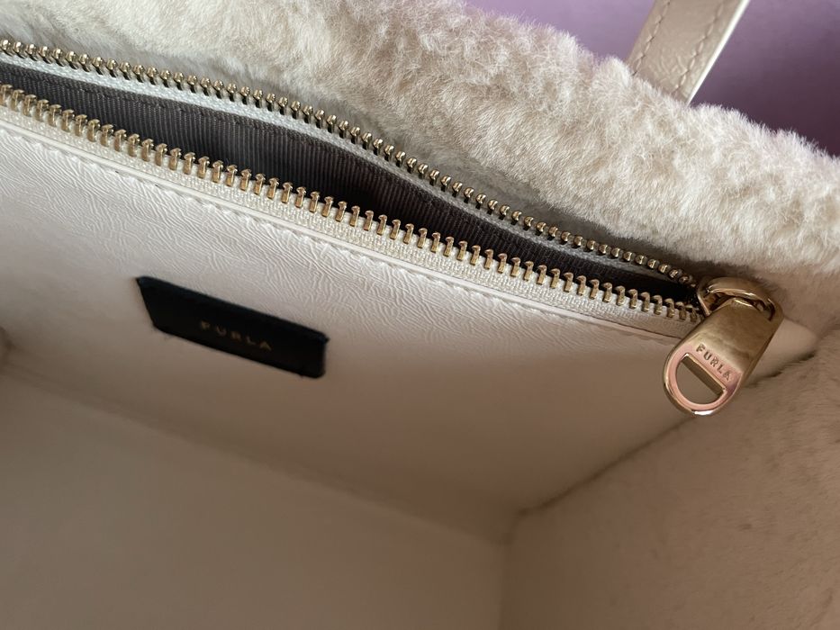 Furla-среден към голям размер