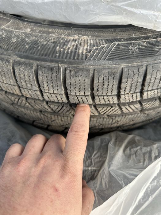 Продам резину 245/40/19