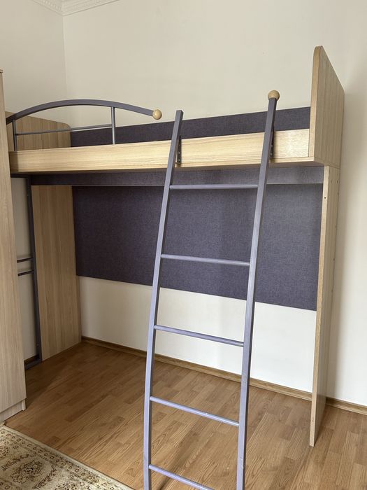 Детская двухъярусная кровать