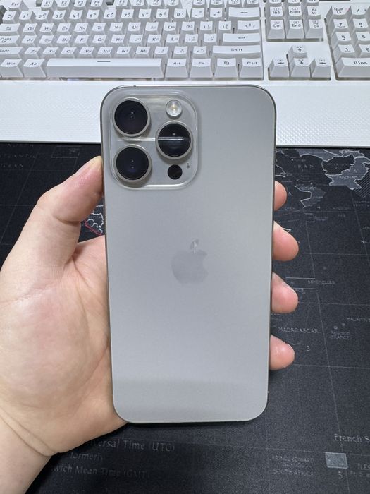 iPhone 15 Pro Max bir qo’l