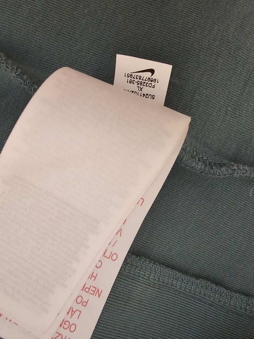 Продавам nike tech като чисто нов!