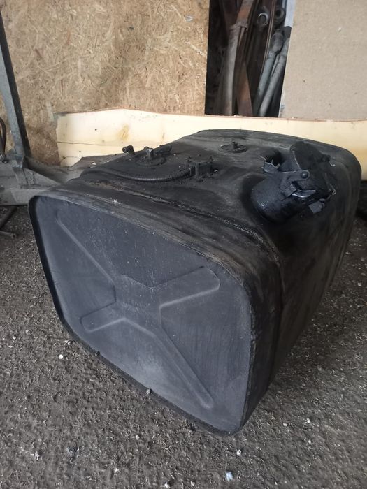 Продам топливный бак