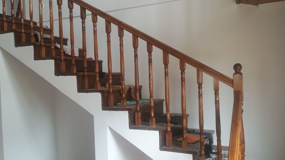 Scări și mobila lemn masiv