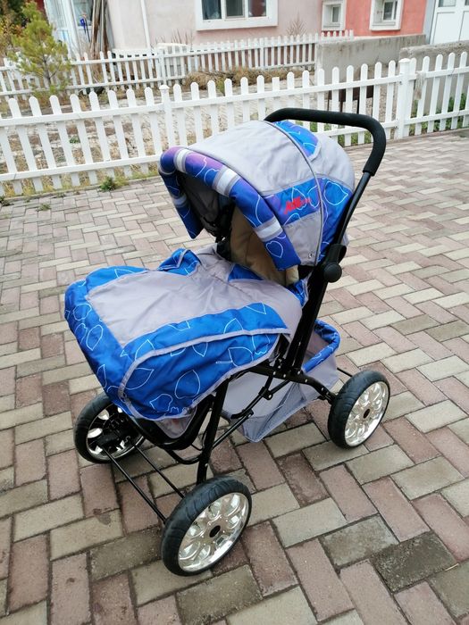 Продам очень красивую коляску!