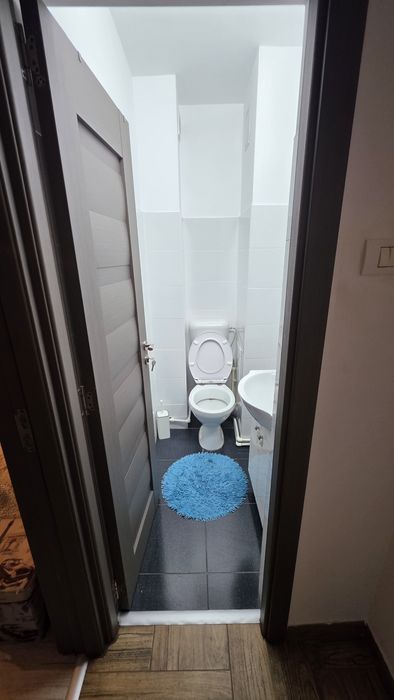 Apartament 2 camere de închiriat.