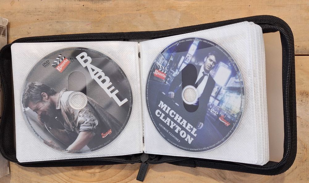 Particular! Geantă suport DVD-uri cu Filme de colecţie româneşti