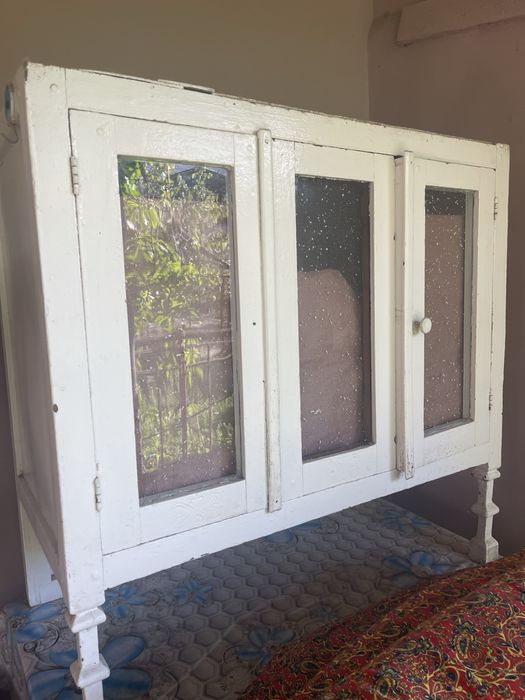 Эски стул , шкафча , паласлар ва шунга ухшаш бошка буюмлар сотаман