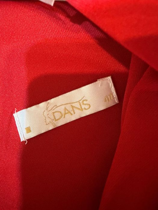 Продам красивое красное платье