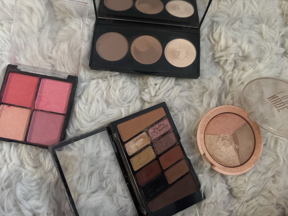 Pandora торбичка пълна с козметика лот