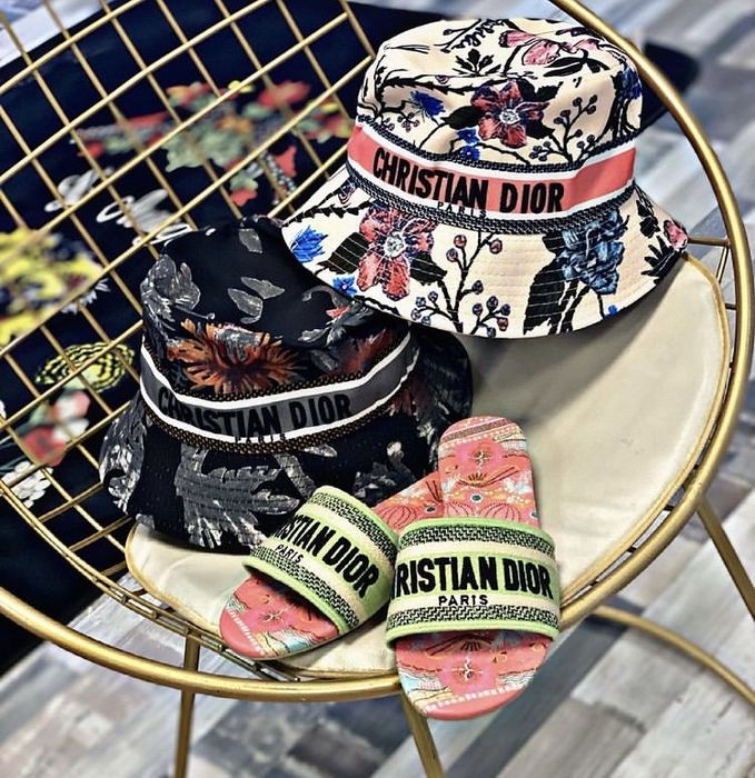 Продам панамку кепка dior