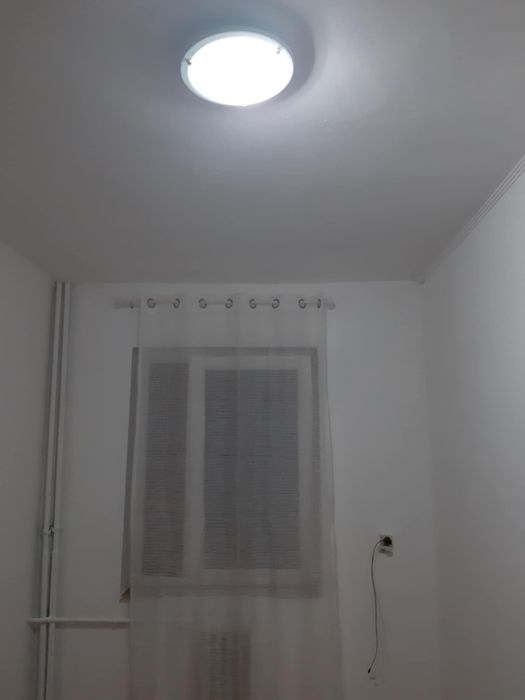 Vînd garsoniera in zona umt