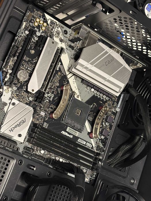 Placa de baza Asrock B550m Pro4