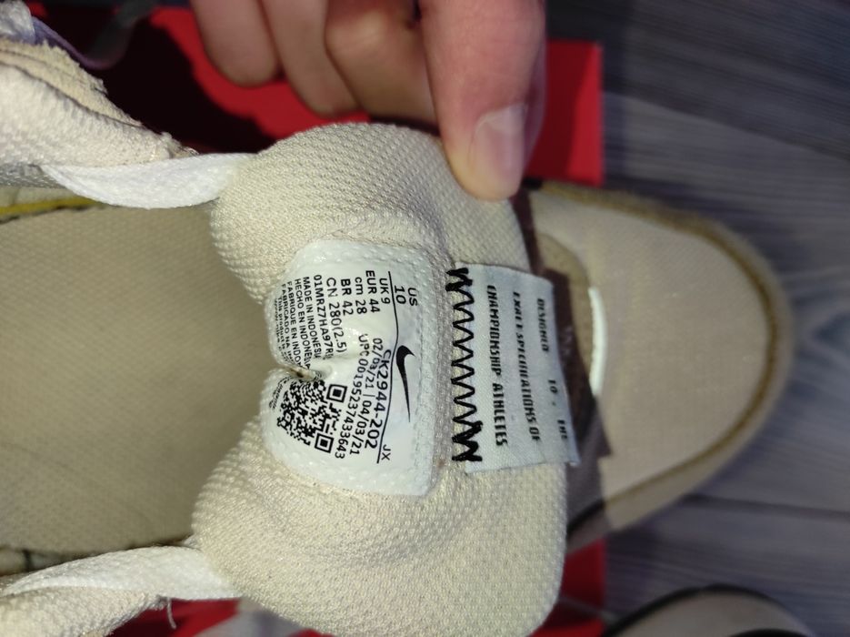 Adidasi sport nike venture runner