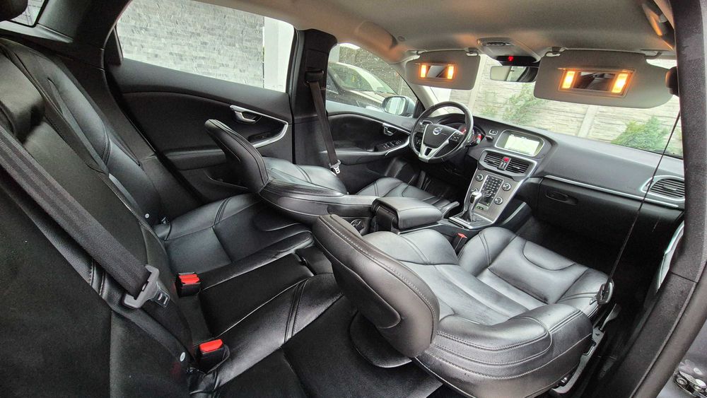 Volvo/V40/2.0 diesel/120 cp/Euro 6/Navi/Led/Keyless Goo/Entry/Bord digital/Incalzire scaune/Olanda/