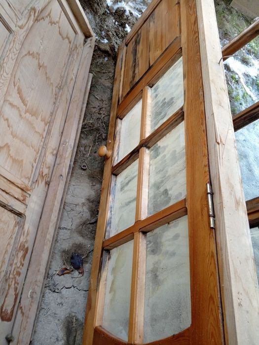 Taxtadan eshik romlar