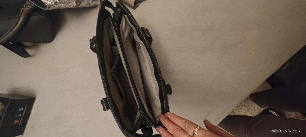 Черна чанта в отлично състояние