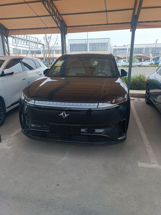 Dong feng 008 oq va qora ranglari bor