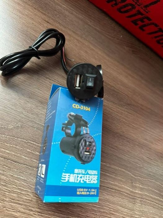 Зарядно за телефон USB за мотор мотоциклет