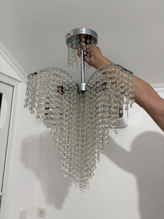 Lustre de vanzare