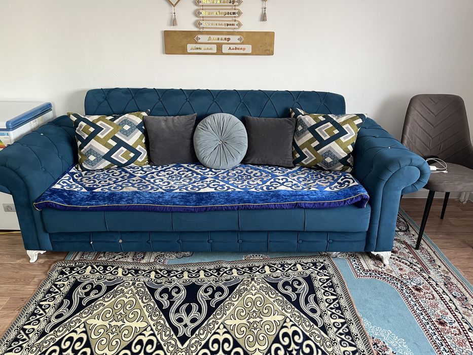 Продам диван с подушками