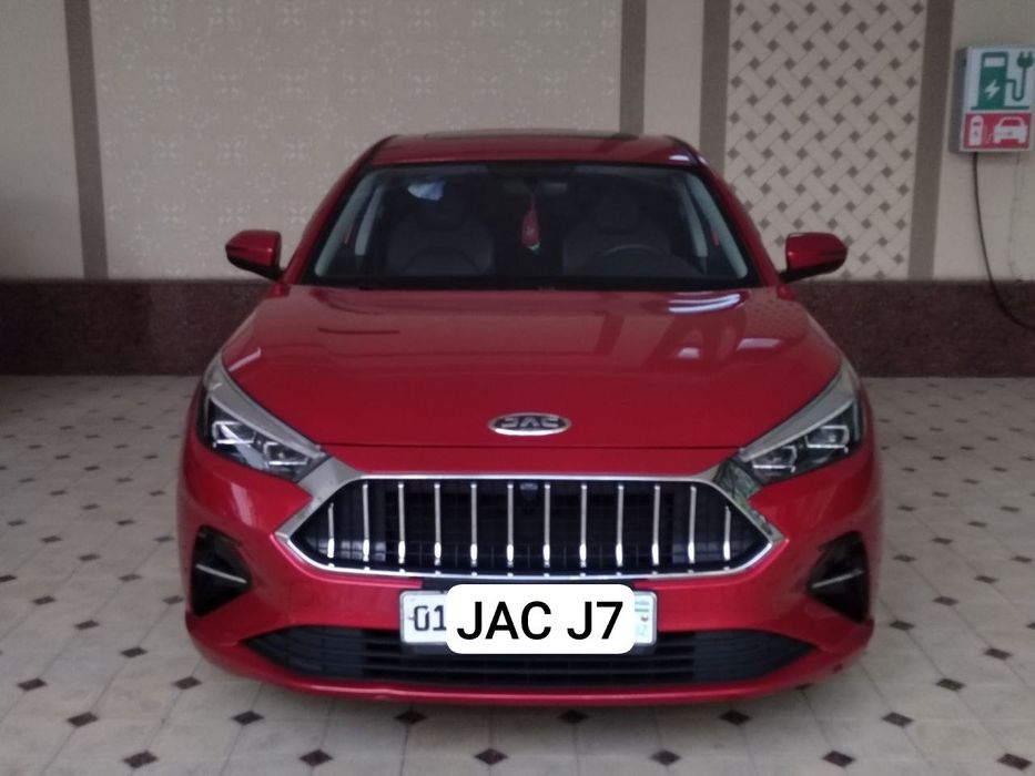 JAC J7 avtomobil sotiladi