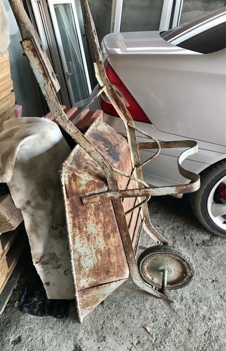 Масивна строителна количка 80л.