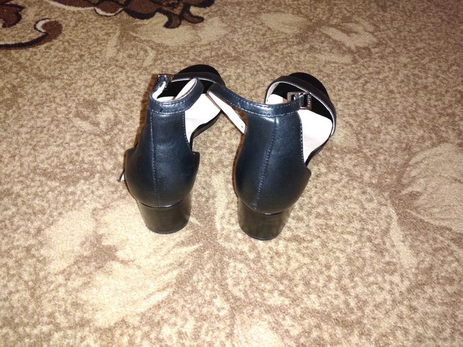 Дамски сандали на марката Тенденз