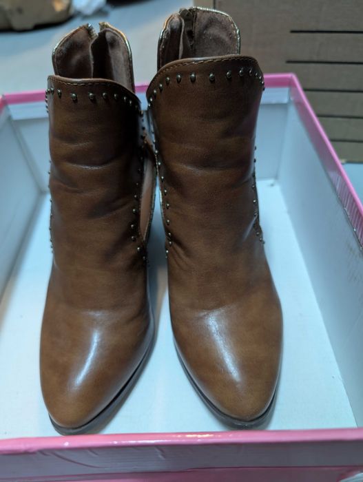 Botine maro primavara