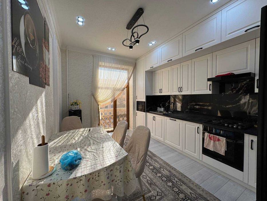 3х комнатная квартира на 3 этаже 118кв/м, в Самарканде