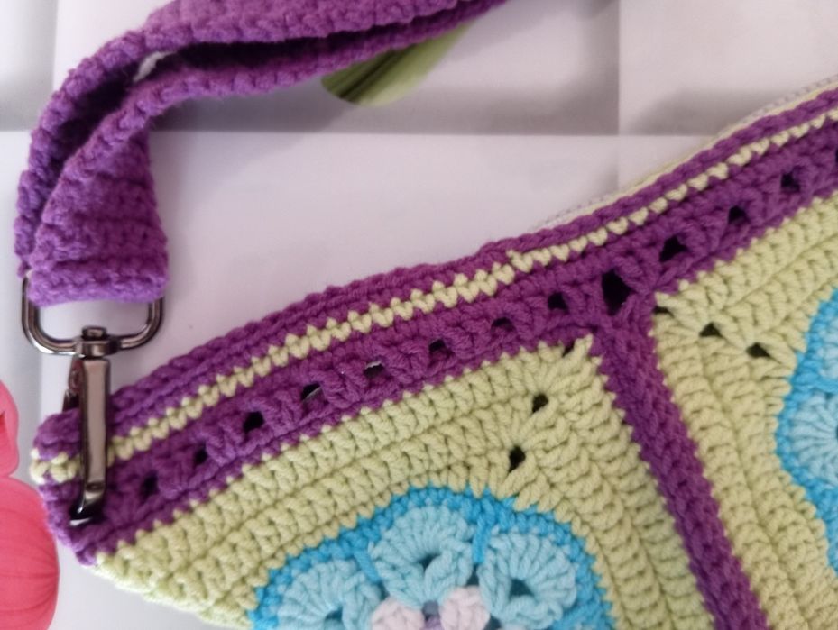 Сумка кроссбоди из квадратов.