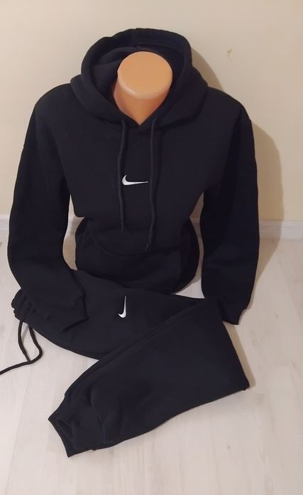 Trening gros pentru fete si baieti de la Nike.