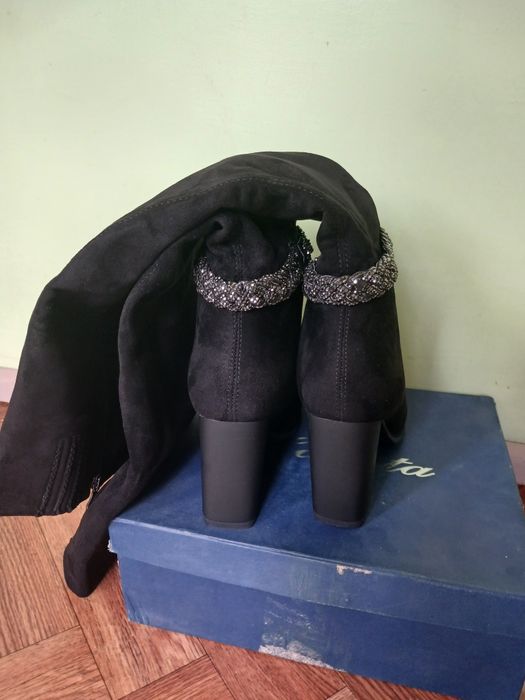 Продам замшевые сапоги