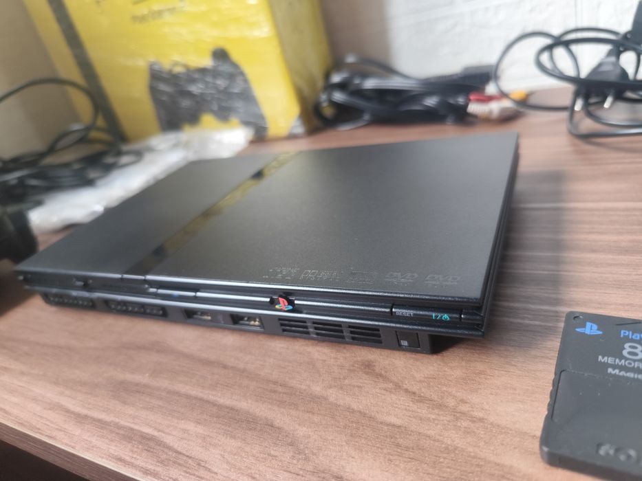 Продам PS2 SLIM.