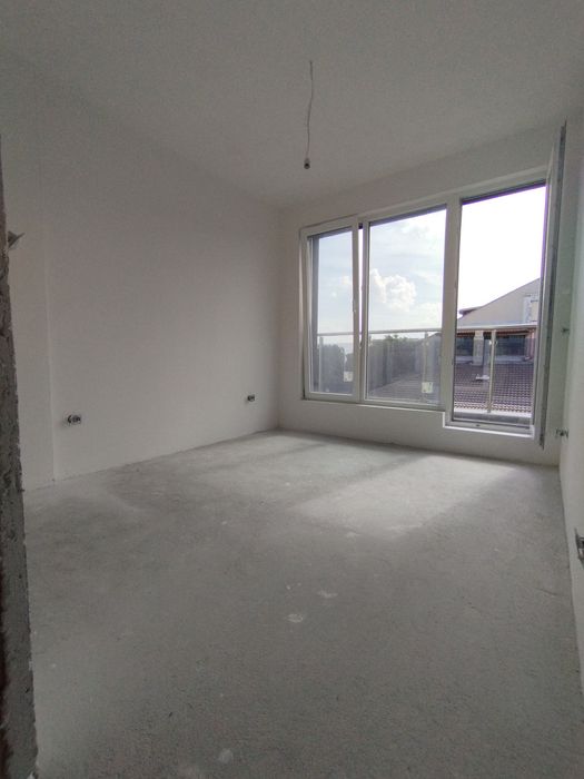 Продава се Тристаен апартамент в с. Аспарухово, Област Плевен - 105 кв.м за 1905 €/кв.м - Снимка #2