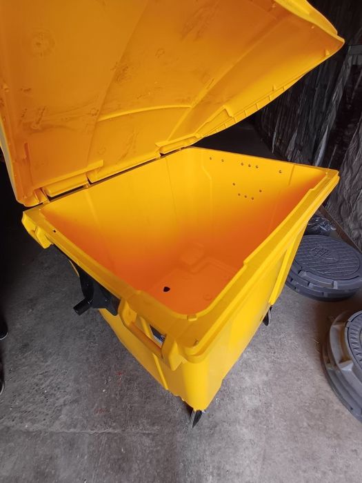 Мусорный бак  1100л