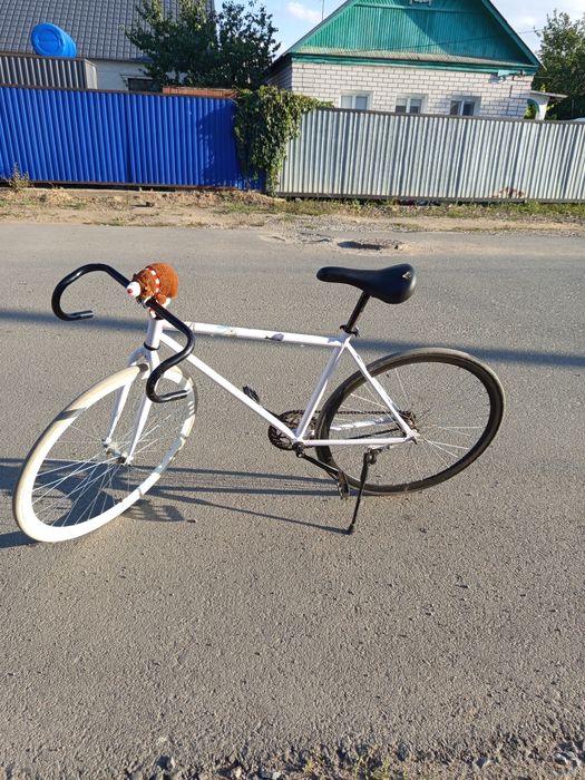 Аксион призрак бело черный