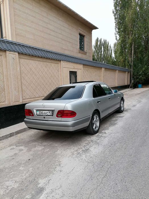 Мерседес Бенц сатылады