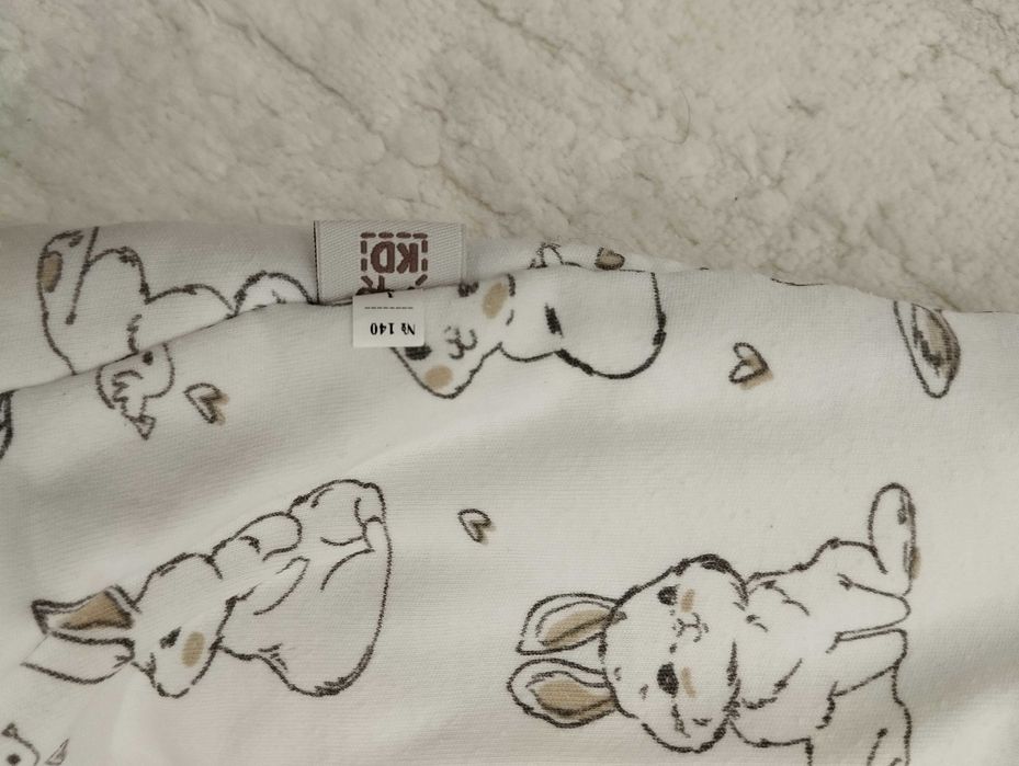 Продам детский комбинезон на весну