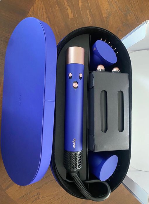 Dyson long airwrap