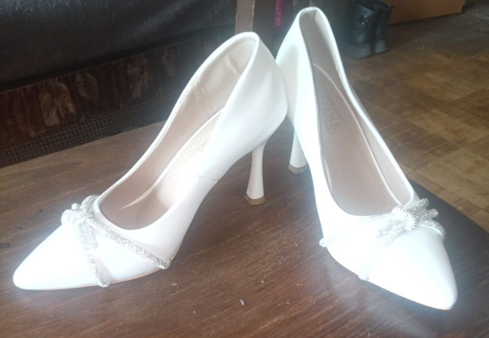 Свадебная платье и туфли